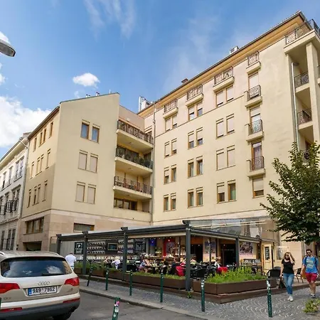 Apartment Space In Gozsdu *