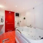 Space In Gozsdu Apartamento Budapeste